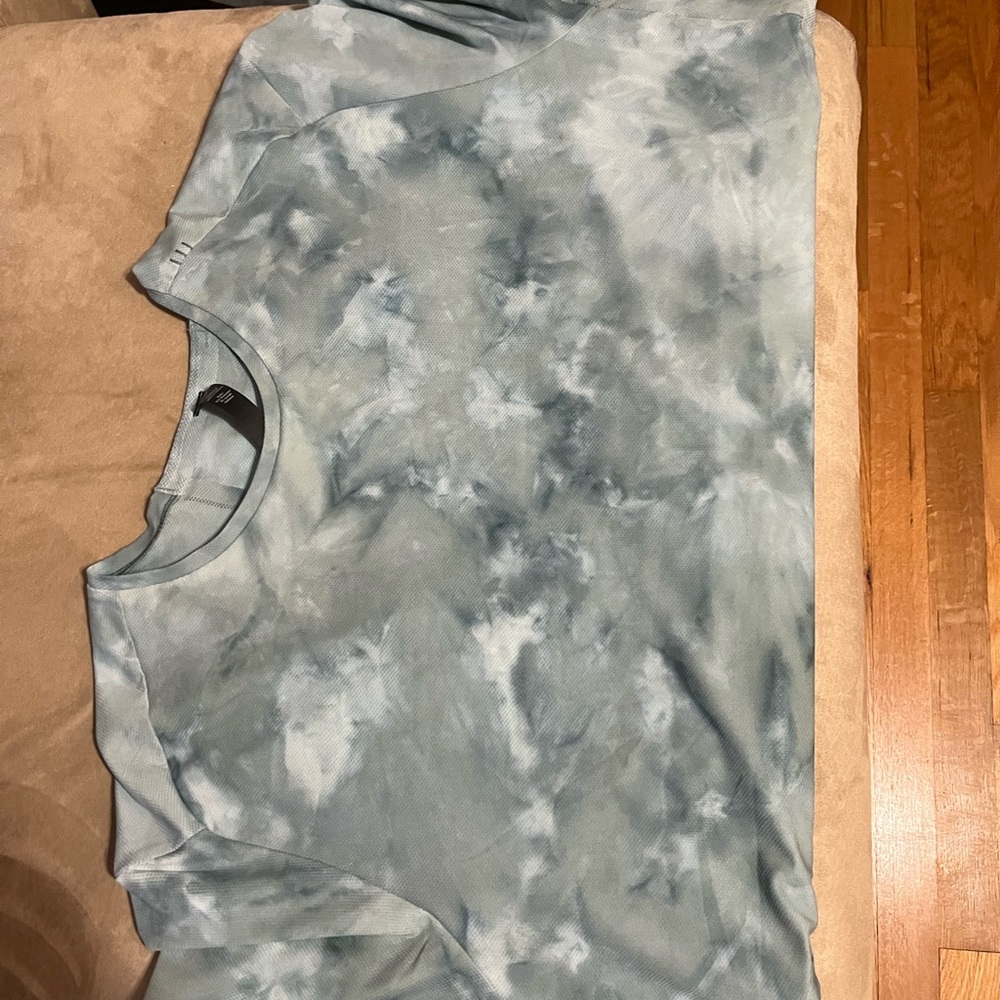 Mens Lululemon XXL shirt